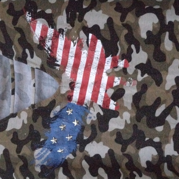 Rock & Republic Patriotic Camouflage Tee L - Picture 3 of 9